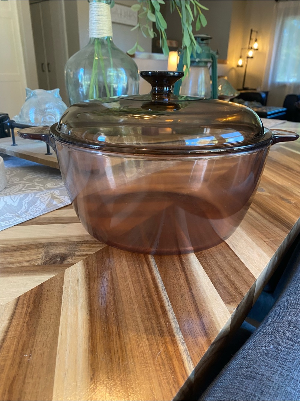 VISIONS 4.5L Brown Glass Round Casserole Dish With Lid & Handles